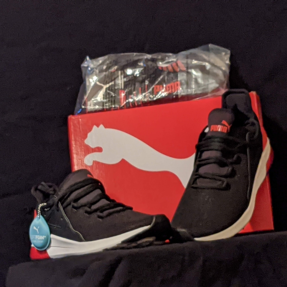 PUMA Electron Street Sneakers Men's 12 (bonus 3pr. Unopened Puma logo socks)
